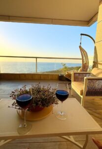 appartement en étage élevé avec terrasse et vue mer à Ir Yamim Netanya