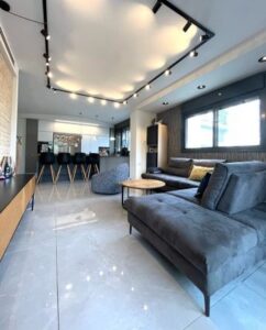 appartement moderne avec terrasse dans le quartier Maccabi à Ra’anana