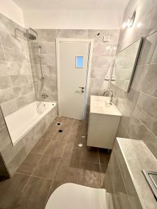 Appartement 3 pièces à Bat Yam avec terrasse, mamad et parking, dans immeuble moderne