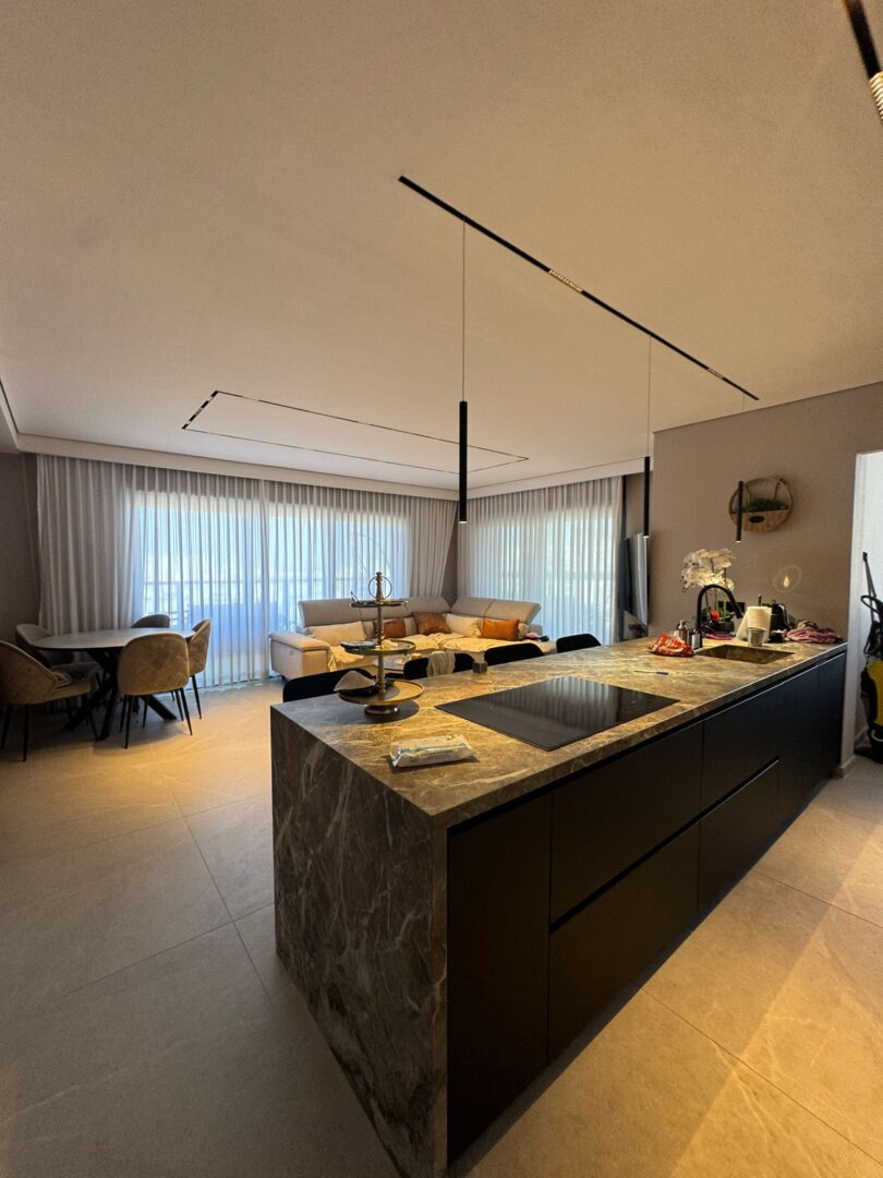 penthouse avec grande terrasse et piscine privée à Ashkelon Ir HaYayin