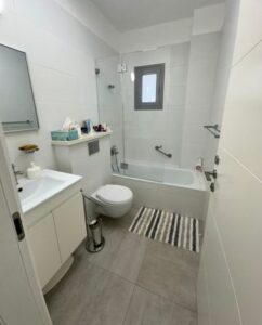 : appartement lumineux avec grande terrasse à Keren Hayesod Ra’anana