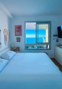 appartement en étage élevé avec terrasse et vue mer à Ir Yamim Netanya