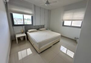 : appartement lumineux avec grande terrasse à Keren Hayesod Ra’anana