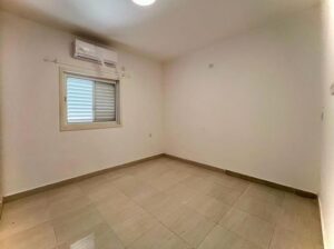 appartement rénové à Bat Yam avec ascenseur, proche de la mer et des transports