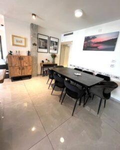 appartement moderne avec terrasse dans le quartier Maccabi à Ra’anana