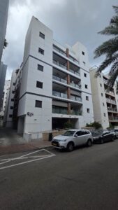 appartement neuf avec terrasse dans un immeuble TAMA 38 à Raanana