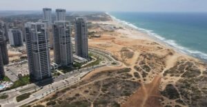 appartement en étage élevé avec terrasse et vue mer à Ir Yamim Netanya