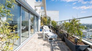 Penthouse Neve Ofer Tel Aviv – Terrasse avec jacuzzi et vue mer