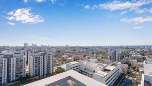 Penthouse Neve Ofer Tel Aviv – Terrasse avec jacuzzi et vue mer