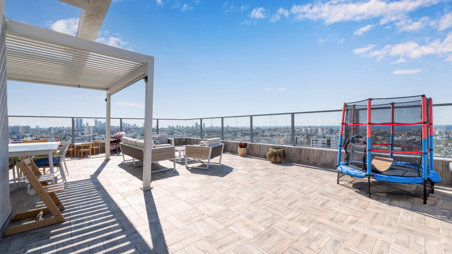 Penthouse Neve Ofer Tel Aviv – Terrasse avec jacuzzi et vue mer