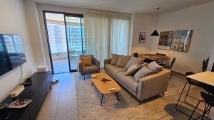 appartement 3 pièces à vendre dans la Tour Alfa avec accès piscine et vue mer à Tel Aviv