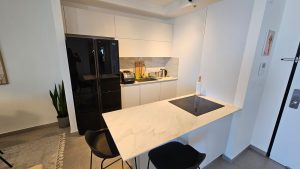 appartement 3 pièces à vendre dans la Tour Alfa avec accès piscine et vue mer à Tel Aviv