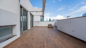 Penthouse neuf à Tel Aviv avec grande terrasse et parking