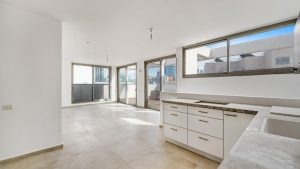 Penthouse neuf à Tel Aviv avec grande terrasse et parking