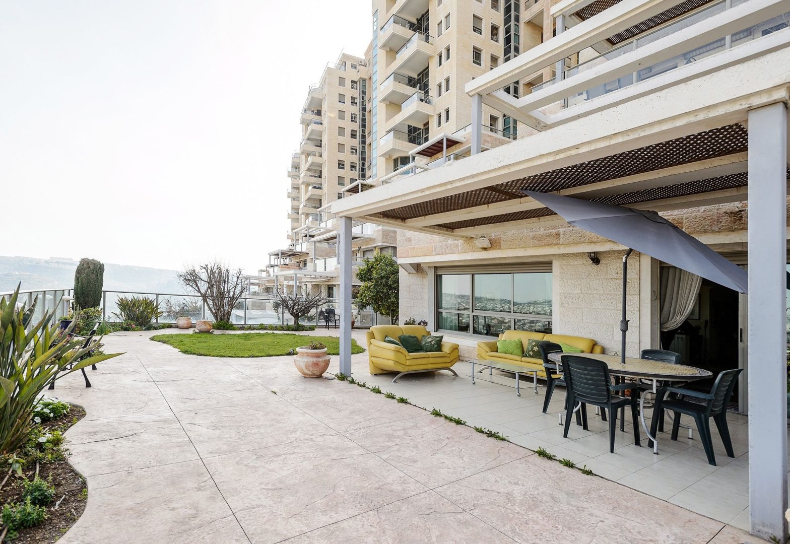 Incroyable appartement en rez-de-jardin sur Jérusalem