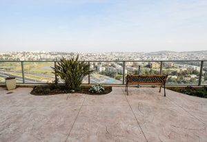 Incroyable appartement en rez-de-jardin sur Jérusalem