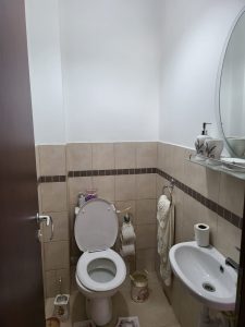 Toilettes invites
