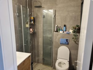 Appartement rénové avec terrasses à vendre à Bat Yam