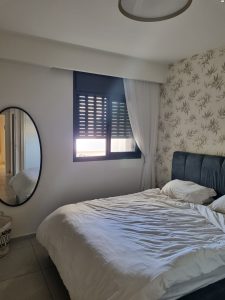 Appartement rénové avec terrasses à vendre à Bat Yam